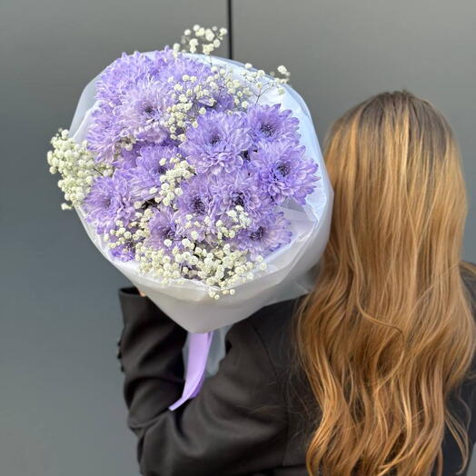 Букет с хризантемой и стойкой гипсофилой 💜
