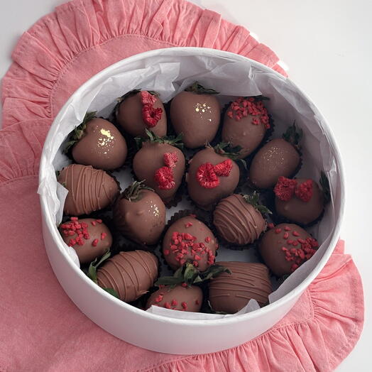 Клубника в шоколаде в круглом боксе️️️️ 🍓