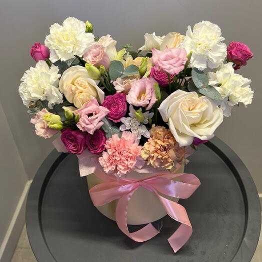 Коробка с цветами в виде сердца