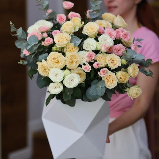 Цветы в необычной коробке