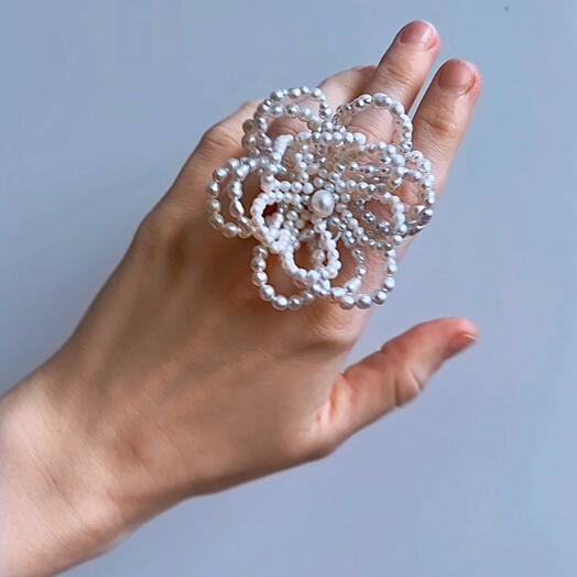 Кольцо из жемчуга «Белая камелия»