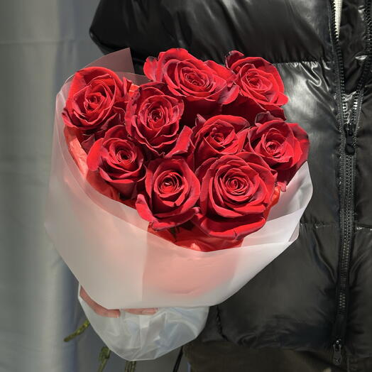 9 шикарных красных роз 60см из Эквадора