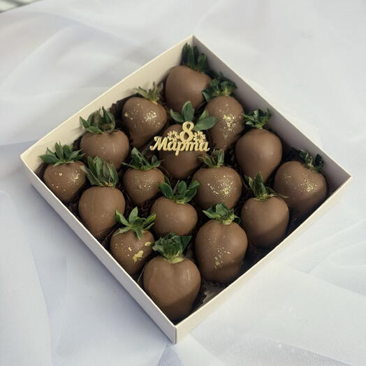 Клубника в молочном шоколаде 16-20 gold шт на 8 марта