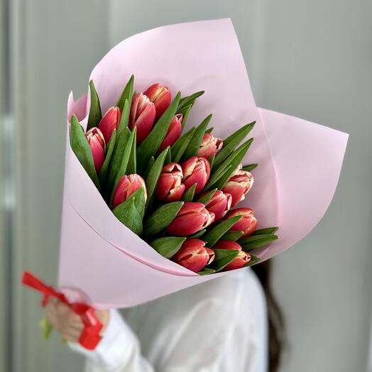 Красно-белые тюльпаны 15шт