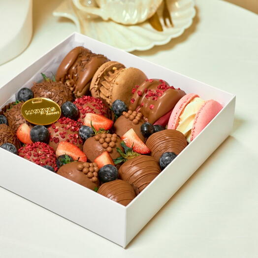 Set of 16 chocolate covered strawberries