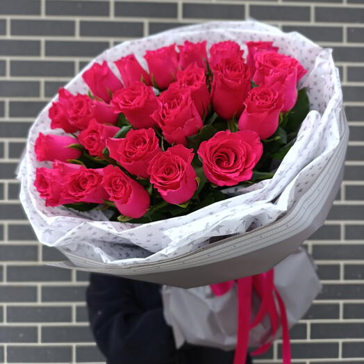 27 малиновых роз моно букет