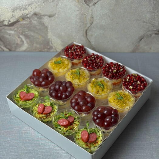 Бокс салатов: 4 вкуса по 4 шт