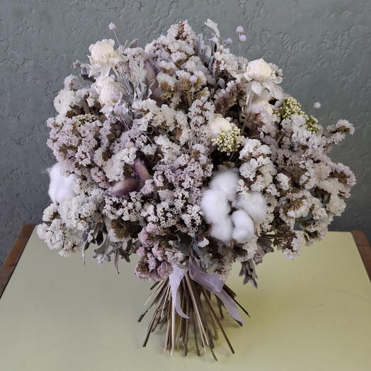 Букет из сухоцветов в нежных тонах