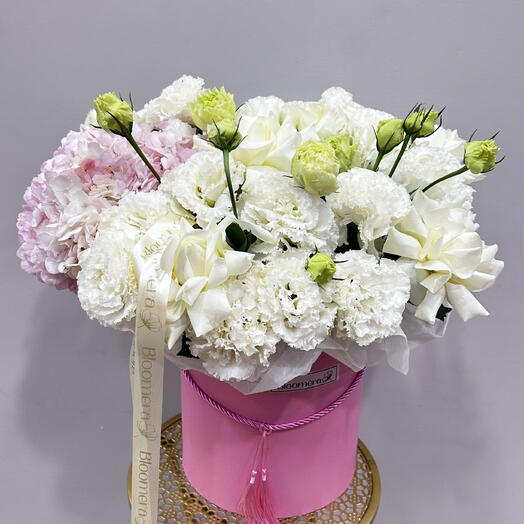 Цветы в коробке от Bloomera  Flowers