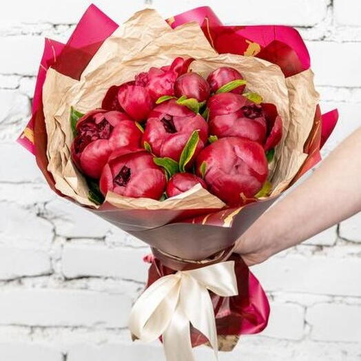 Bouquet of 9 burgundy peonies in a package