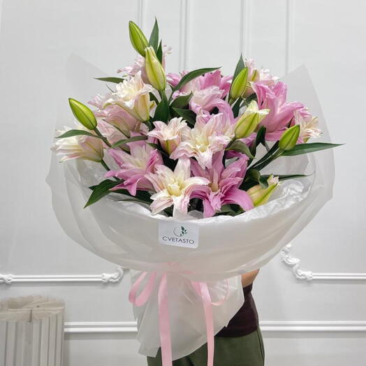 Большой букет с розовой лилией
