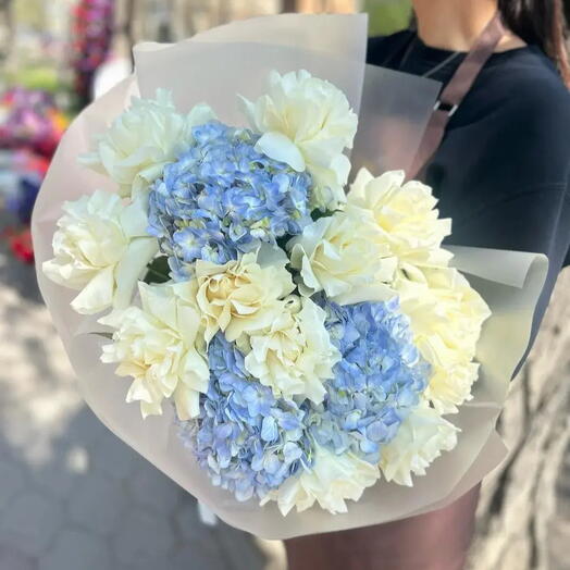 Букет французских роз и гортензий🥰