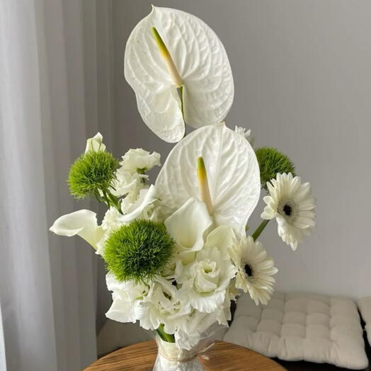 Букет невесты из каллы, герберы и антуриума