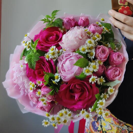 Авторский букет с пионовидными розами и пионами💕