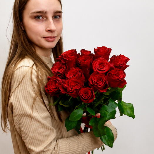 Букет из 15 красных роз «Целую!»