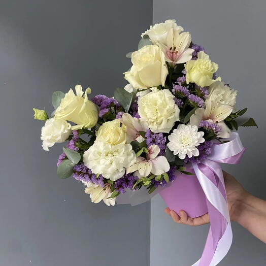 Композиция с белыми розами