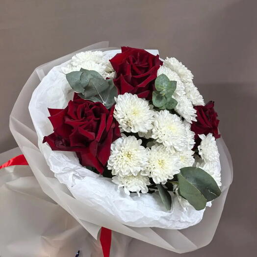Букет с красными розами