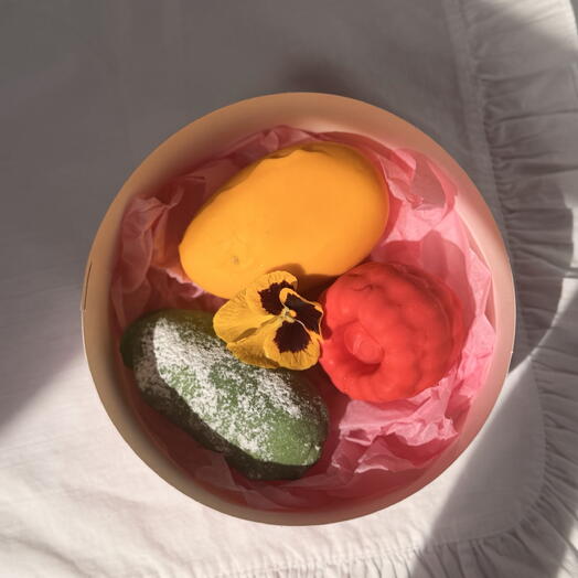 корпусные десерты в подарок, фисташка, малина, манго