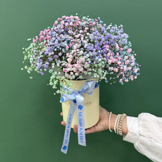 Композиция с радужной гипсофилой в коробочке 💜