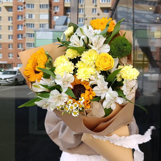 Авторский букет с подсолнухами "Луч Солнца"
