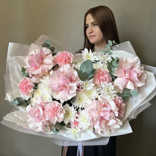 Букет ТОП с французскими розами, хризантемами и гвоздиками