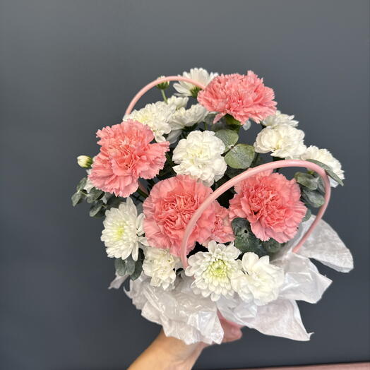 Композиция в сумочке 🌸💗 диантус и эвкалипт