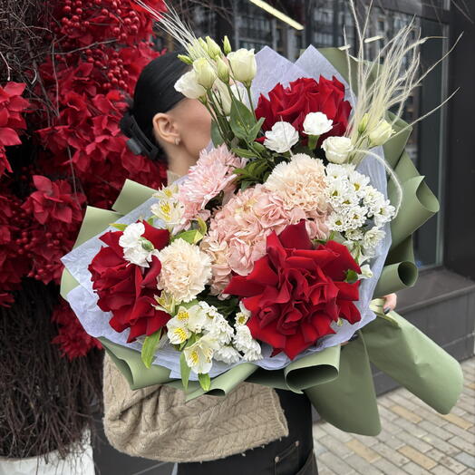Осенний букет с яркими розами ️🌹