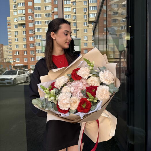 Авторский букет с розами «Казанова»