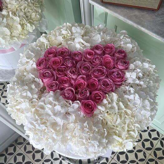 Гортензия и сердце из роз 💗 в коробке