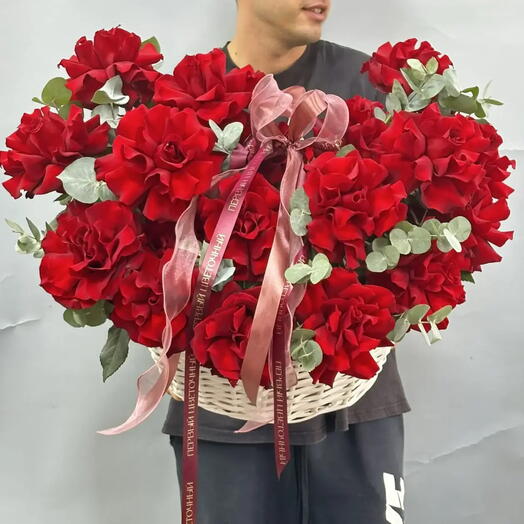 Корзина с французскими розами