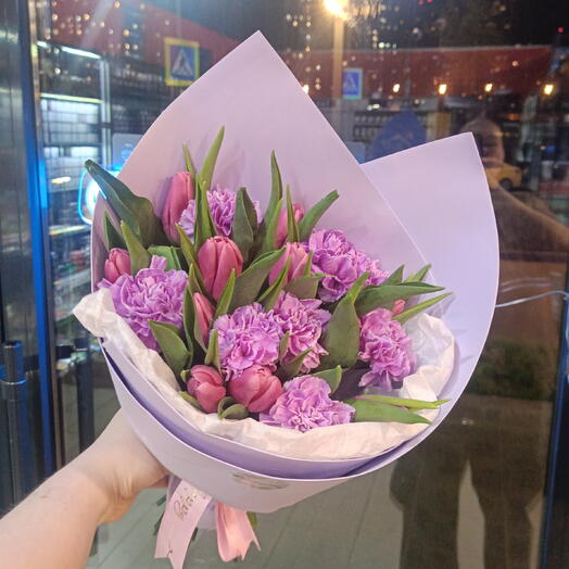 Букет с тюльпанами и сиреневыми диантусами 😍 Стойкий букет Диантусы Тюльпаны
