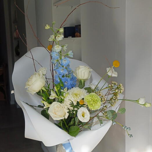 Букет с розами и хризантемой " Горный пейзаж"