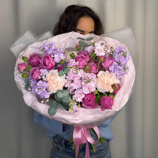 Букет нежный восторг | ароматный 💕 из кустовых роз, маттиолы, диантусов с эвкалиптом