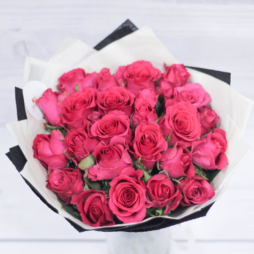 Ramo de rosas carmesí