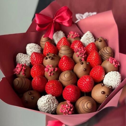 Bouquet of strawberries in Belgian chocolate Barry Callebaut from Klubnika Bar Gift