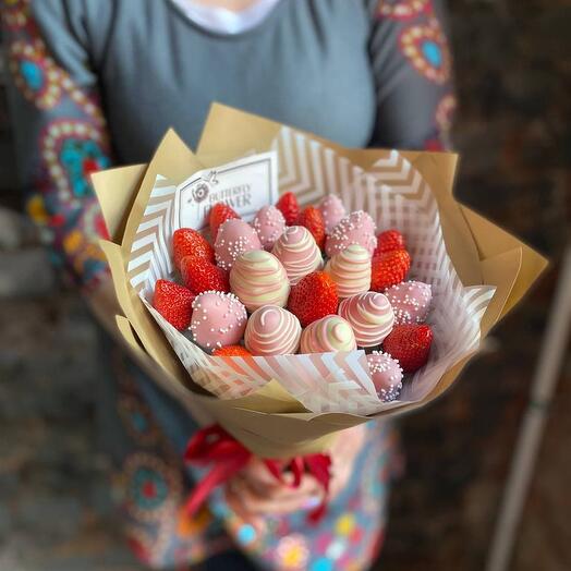 Букет из клубники и клубники в шоколаде "Клубничный десерт"