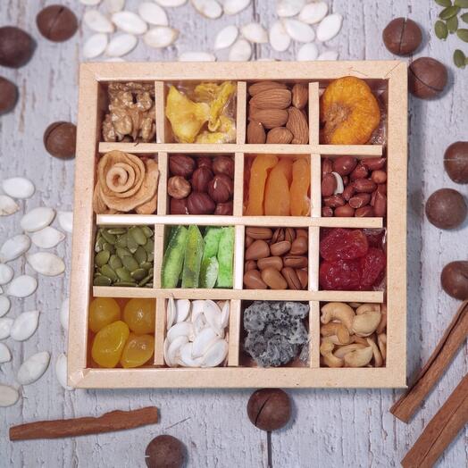 Caja de nueces y frutas secas