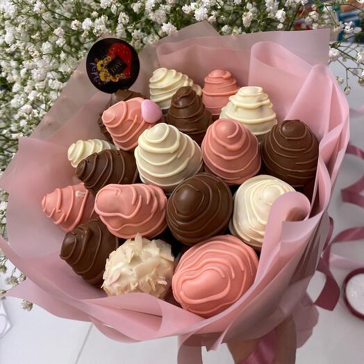 Ramo de fresas cubiertas de chocolate