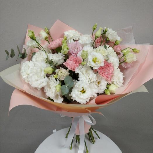 Duo of eustoma and carnation (dianthus)