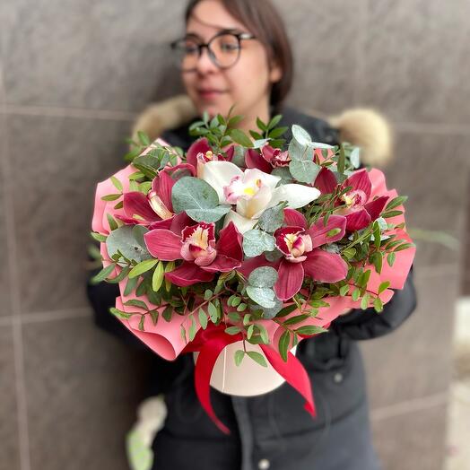 С праздником 🌸