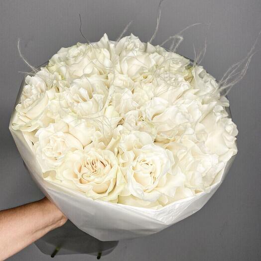 ✅ White French roses
