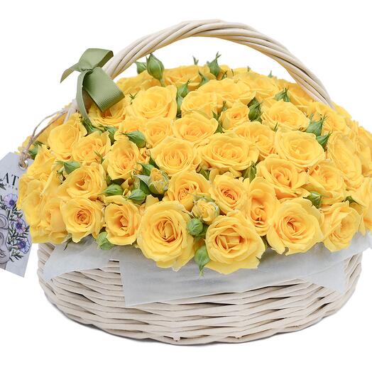 HESTIA basket with bush roses