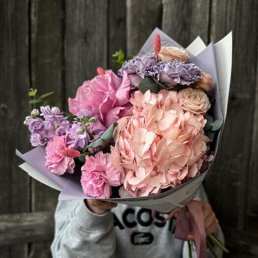 Bouquet "Intrigue" with hydrangea and French rose