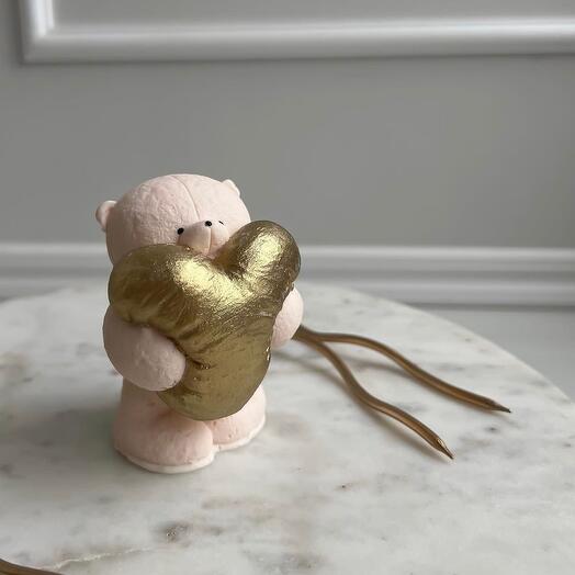 Oso de peluche con corazón de chocolate blanco