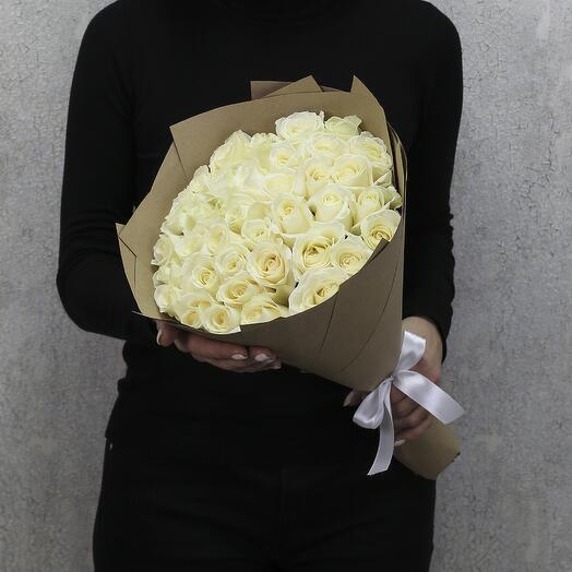 35 white Avalanche roses 40 cm in kraft paper