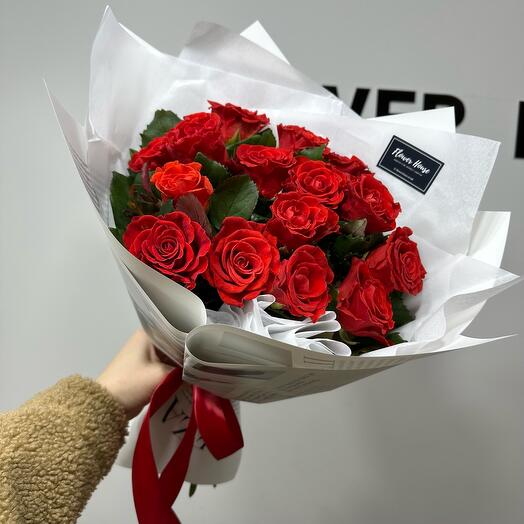 Красные розы 15 шт