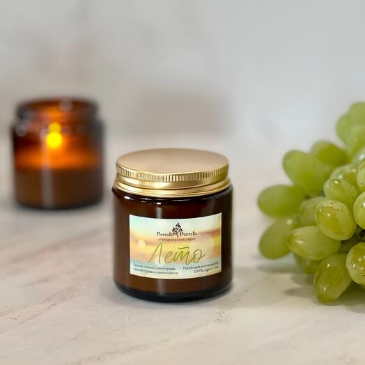Vela perfumada "Verano" con aroma a uva y hierba de limón