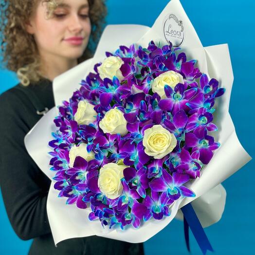 Букет Орхидеи и Белые розы в космосе. Авторский букет 579. Leora Flowers дом цветочной моды