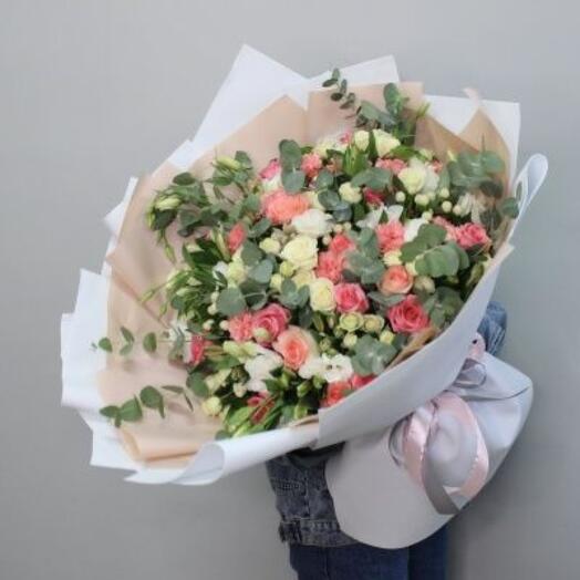 "Tender feelings" roses, dianthuses and alstroemeria