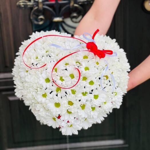 Сердце из белых ромашек